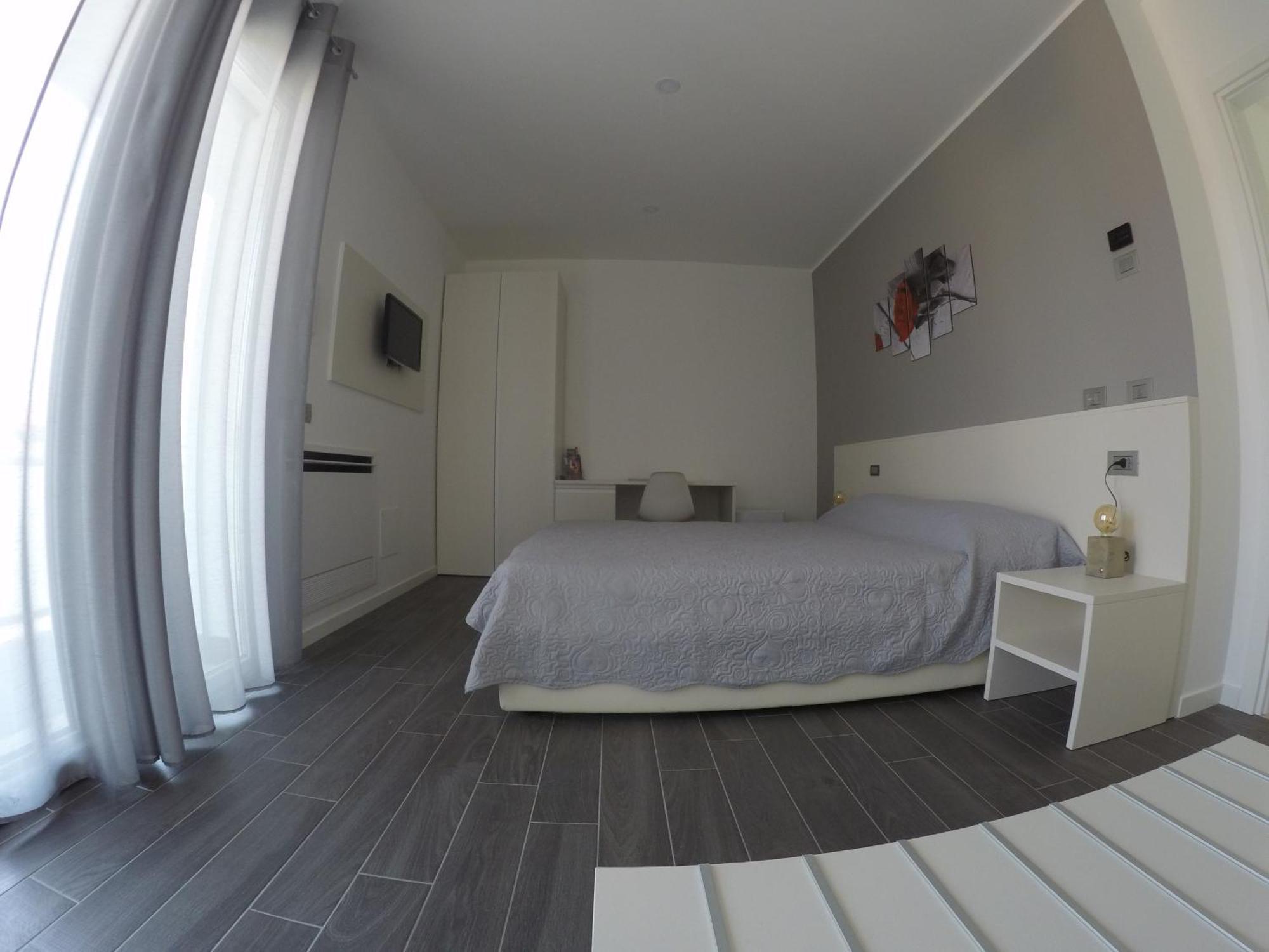 B&B Villa Del Lago 代森扎诺-德尔加达 外观 照片